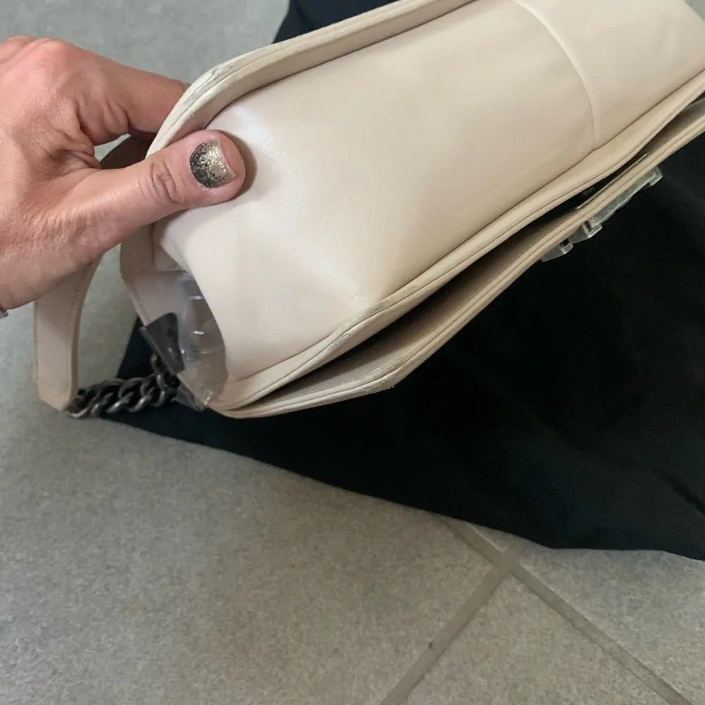 Chanel boy ivory ltd edition wrinkled leather gunmetal hardware medium chevron - Picture 10 of 10